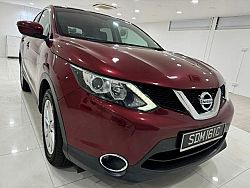 Nissan Qashqai 1.2 DIG-T CVT Revcam 2015 Rear Entertainment Red