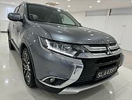 Mitsubishi Outlander 2.4 CVT AWD Sunroof Facelift 2016 Grey Rear Entertainment 