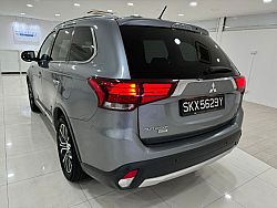 Mitsubishi Outlander 2.4 CVT Sunroof Facelift 2015 Grey Rear Screens Android Player