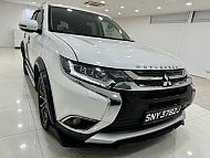 Mitsubishi Outlander 2.4 CVT Sunroof Facelift 2015 White Rear Screens Android Player