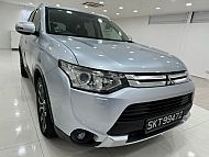 Mitsubishi Outlander 2.4 CVT Sunroof 2015 Silver Rear Entertainment
