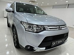 Mitsubishi Outlander 2.4 CVT Sunroof 2015 Silver Rear Entertainment