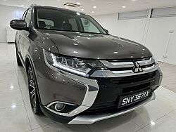 Mitsubishi Outlander 2.4 CVT 4WD Sunroof Facelift 2016 Brown Rear Entertaiment
