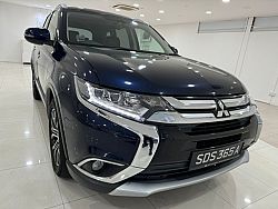 Mitsubishi Outlander 2.4 CVT 4WD Sunroof Facelift 2015 Blue Rear Entertainment 