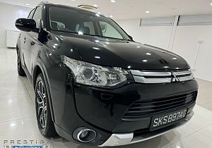 Mitsubishi Outlander 2.4 CVT Sunroof 2015 Black Rear Entertainment