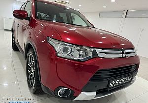Mitsubishi Outlander 2.4 CVT Sunroof 2015 Rear Entertainment Red