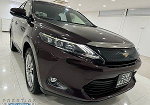 Toyota Harrier Premium 2.0 Sunroof 2016 Maroon Rear Entertainment