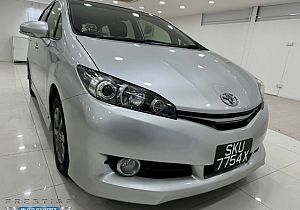 Toyota Wish 1.8 CVT Elegance 2015 Silver Push Start